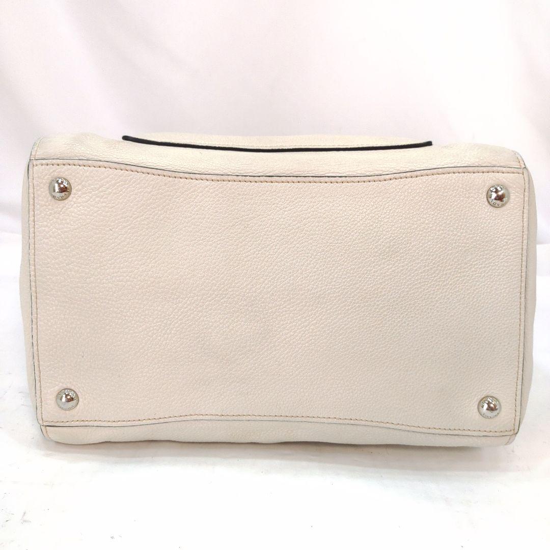 プラダ トートバッグ 2way ショルダー レザー A4可 肩掛け 白 ギャラ付