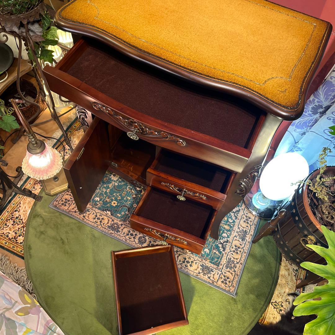 レザートップ　猫脚　アクセントホールキャビネット