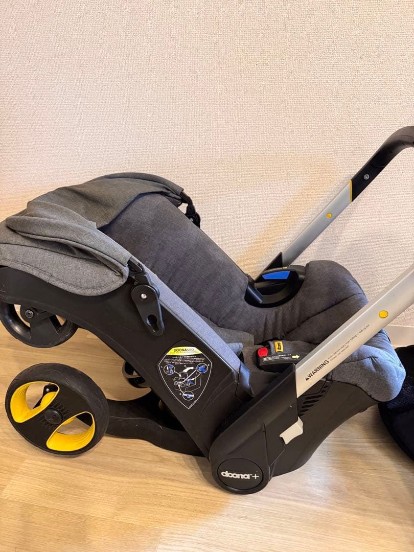 doona ベビーカー　ベビーシート　チャイルドシートスナップバッグ付