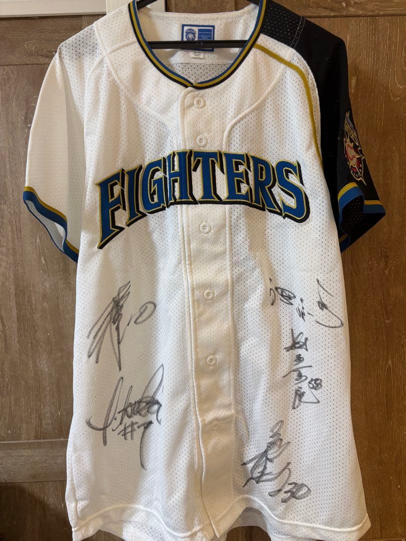 ファイターズ 2005年 選手サイン入り ユニフォーム