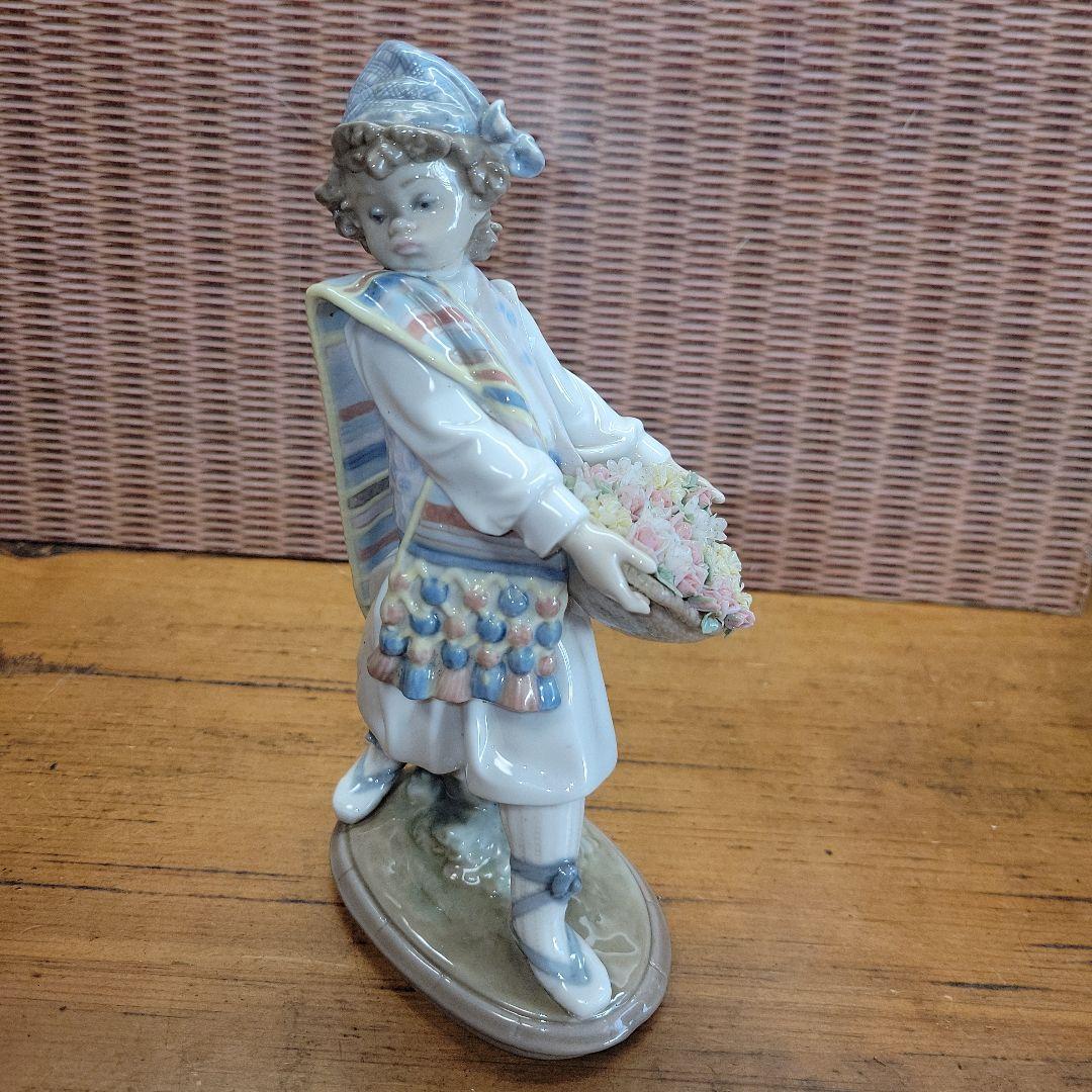 【完品】LLADRO リアドロ バレンシアの花 ブーケを持つ少年 1526
