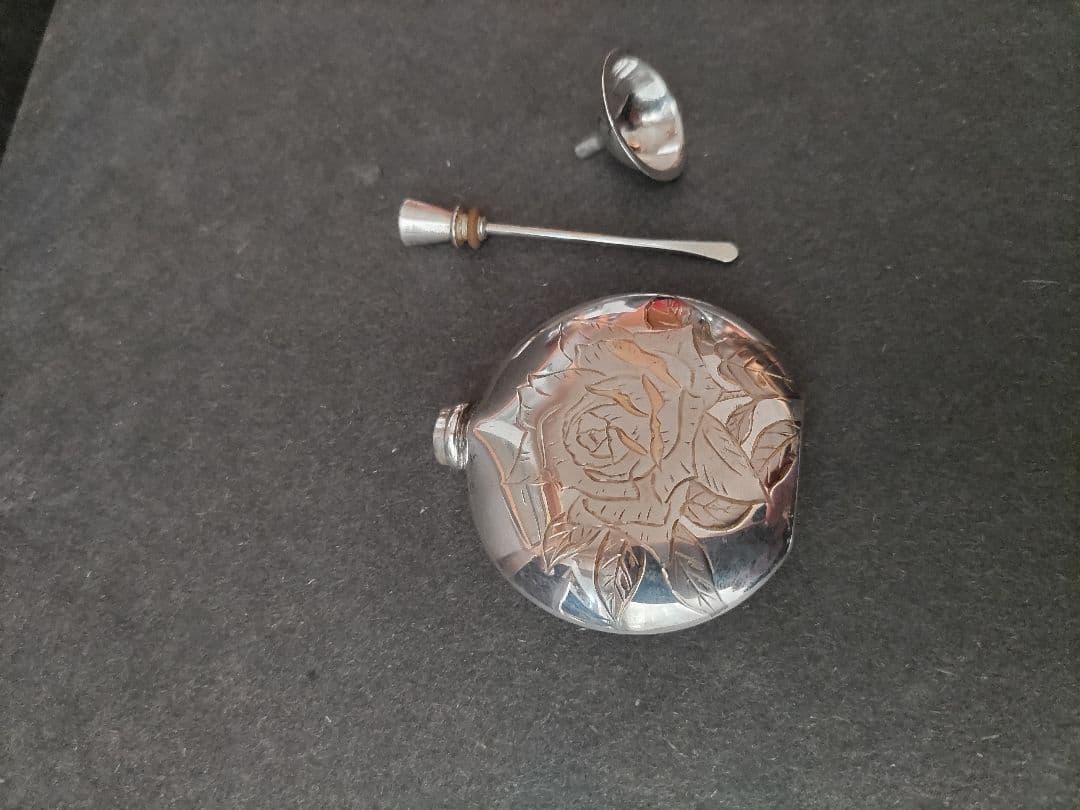 アンテークシルバー香水容れ