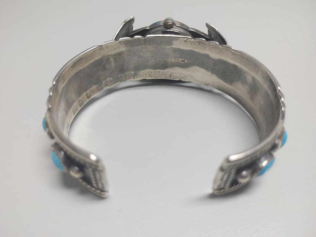 バングルの時計