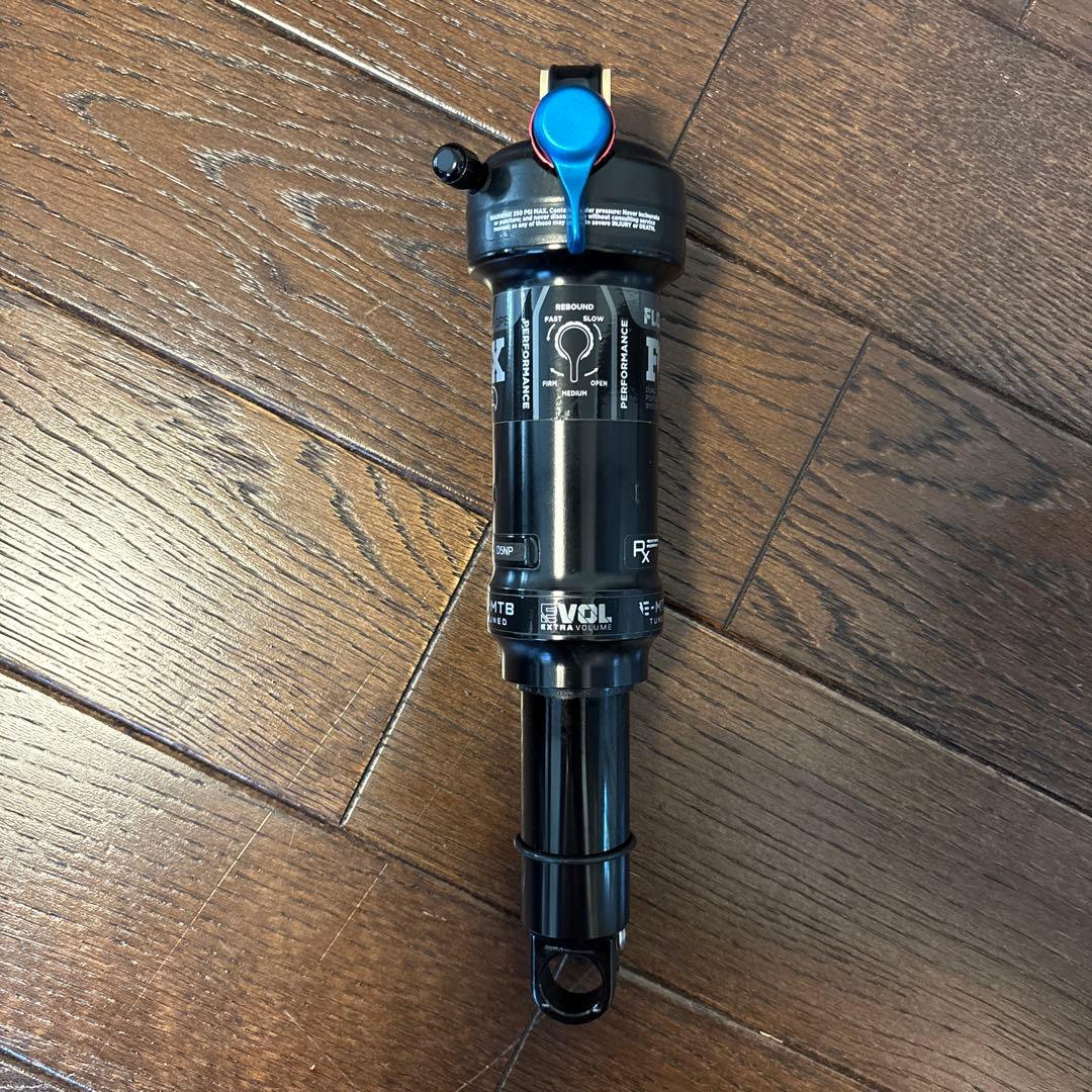 FOX FLOAT DPS Performance 210x52.5 リヤサス