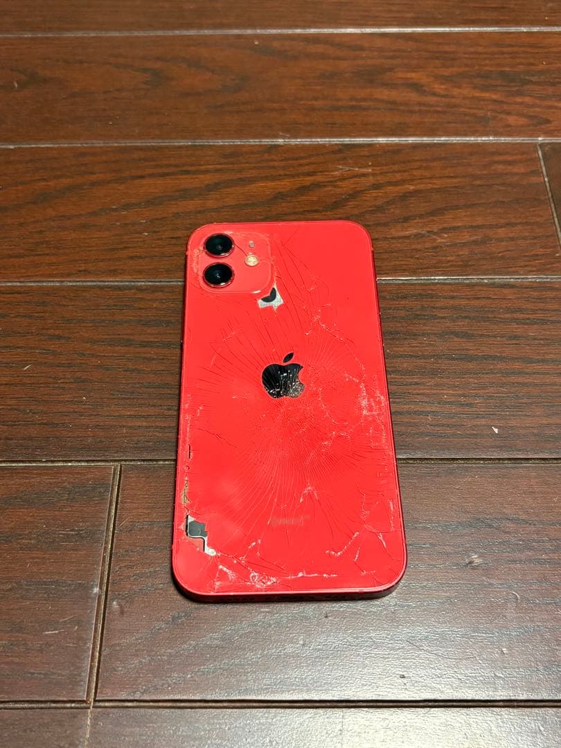 Apple iPhone 12 （赤） 背面にキズ等あり。