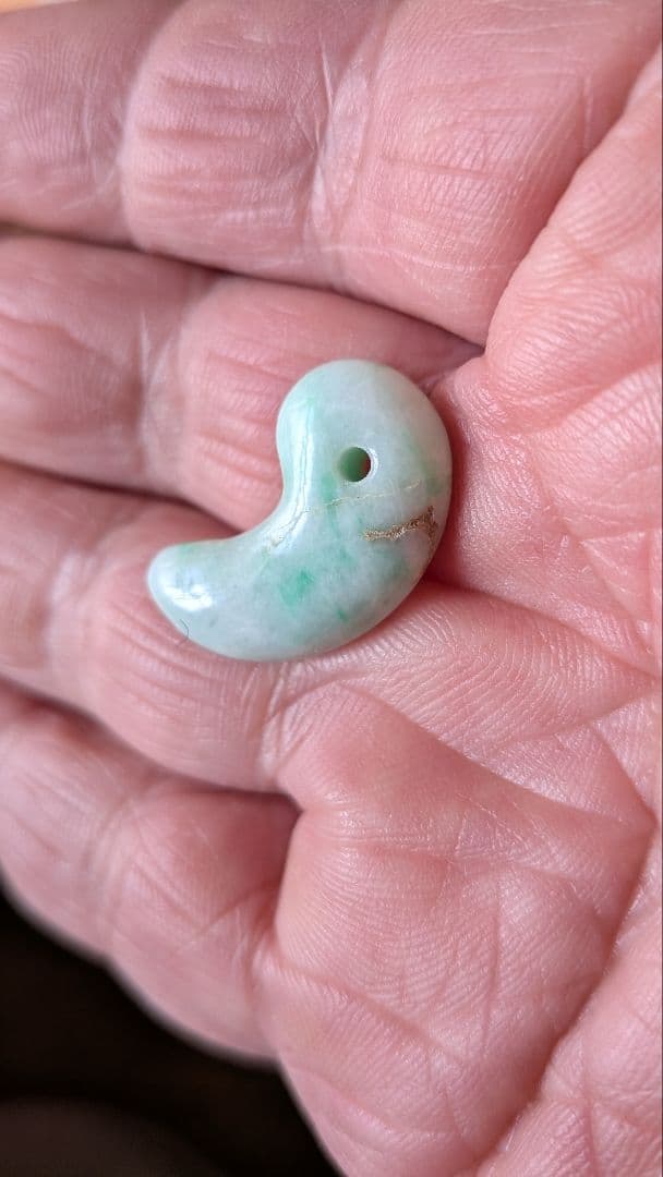 糸魚川翡翠勾玉♦　訳あり