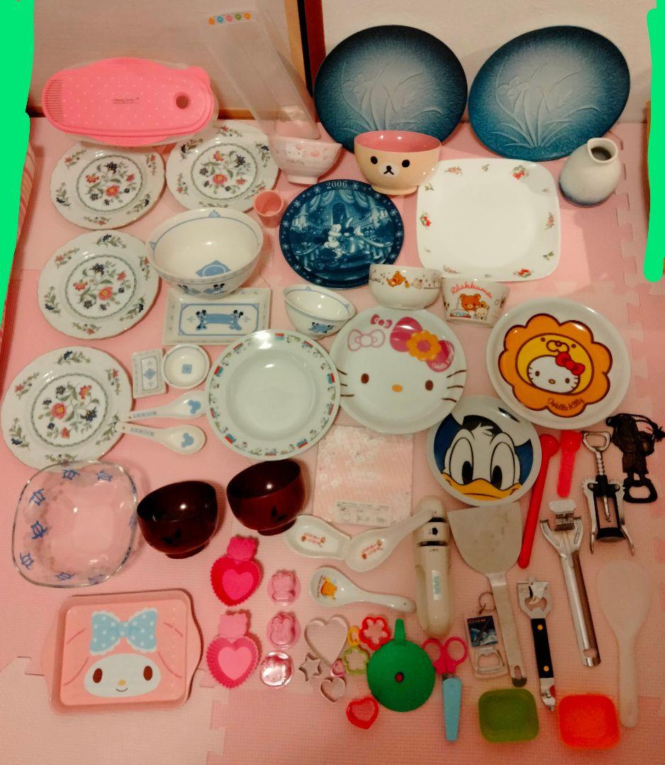 ディズニー、キティちゃんなどキャラクター多めの食器まとめ売り