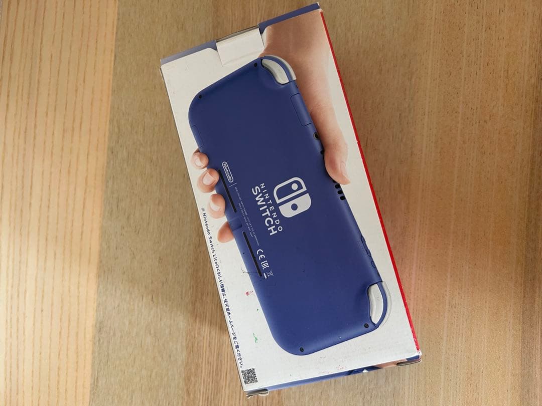 ニンテンドースイッチライト(ゼルダの伝説ブレスオブザワイルドのソフト付き)