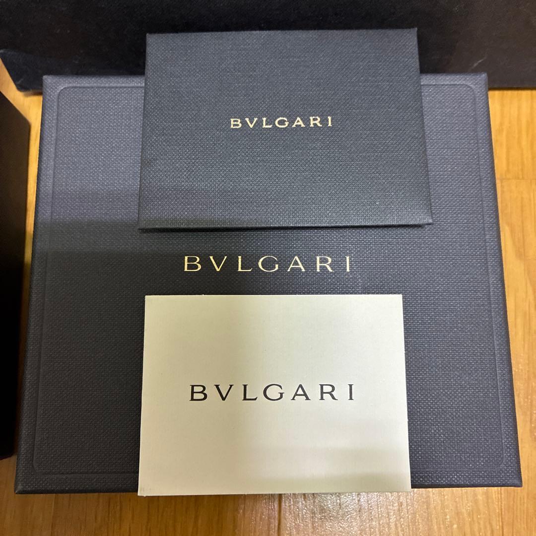 ✨新品・未使用✨BVLGARI (レディース•メンズ)ブラック 二つ折り財布