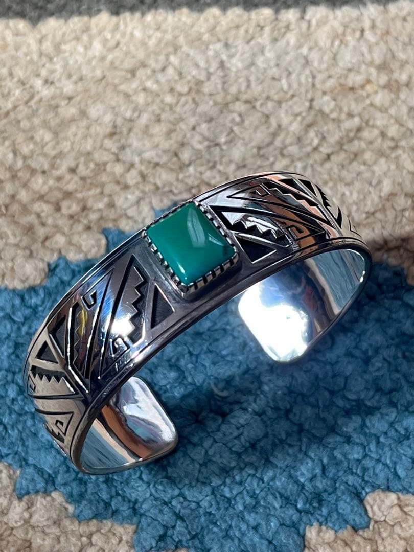 Bobbie Tewa バングル/ インディアンジュエリー