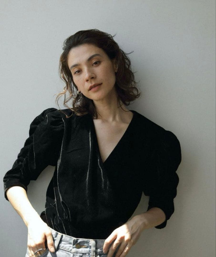 anuke アンヌーク　Gather Velour Blouse