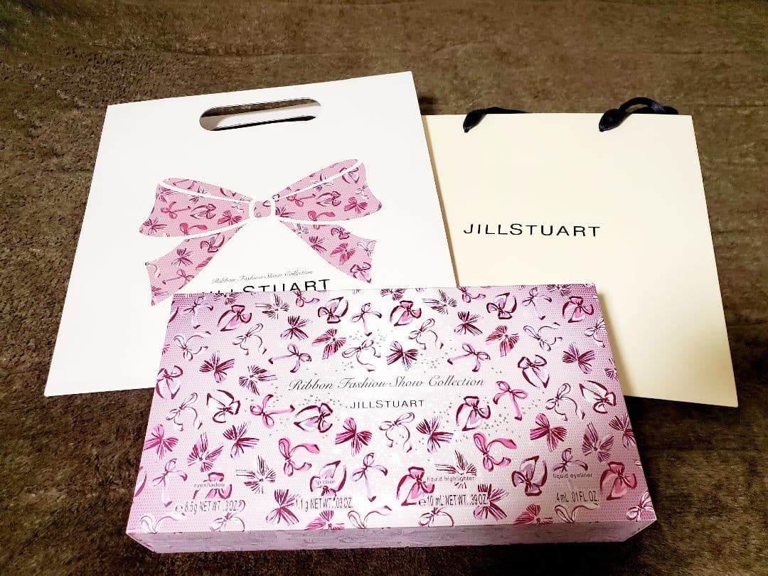 JILLSTUART クリスマスコフレ2025 リボンファッションショー