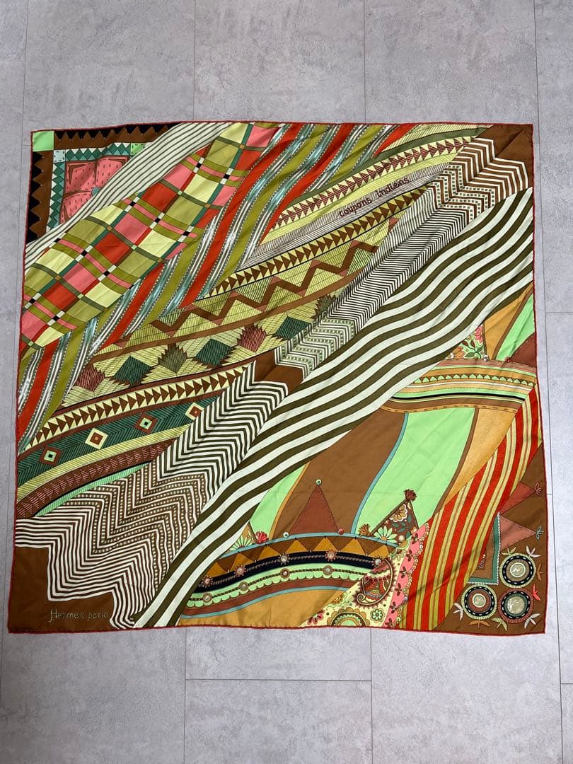 メル子　HERMES 幾何学模様 インドの花 シルクスカーフ 90cm