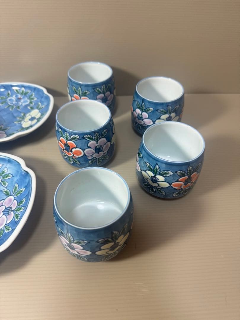 2072 源右衛門窯 染錦椿絵　皿5客　湯呑5客