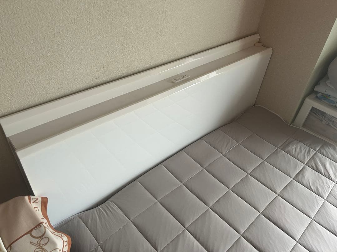 【限定セール！！】ニトリダブルベッドフレーム　収納付き　ロータイプ　コンセント付