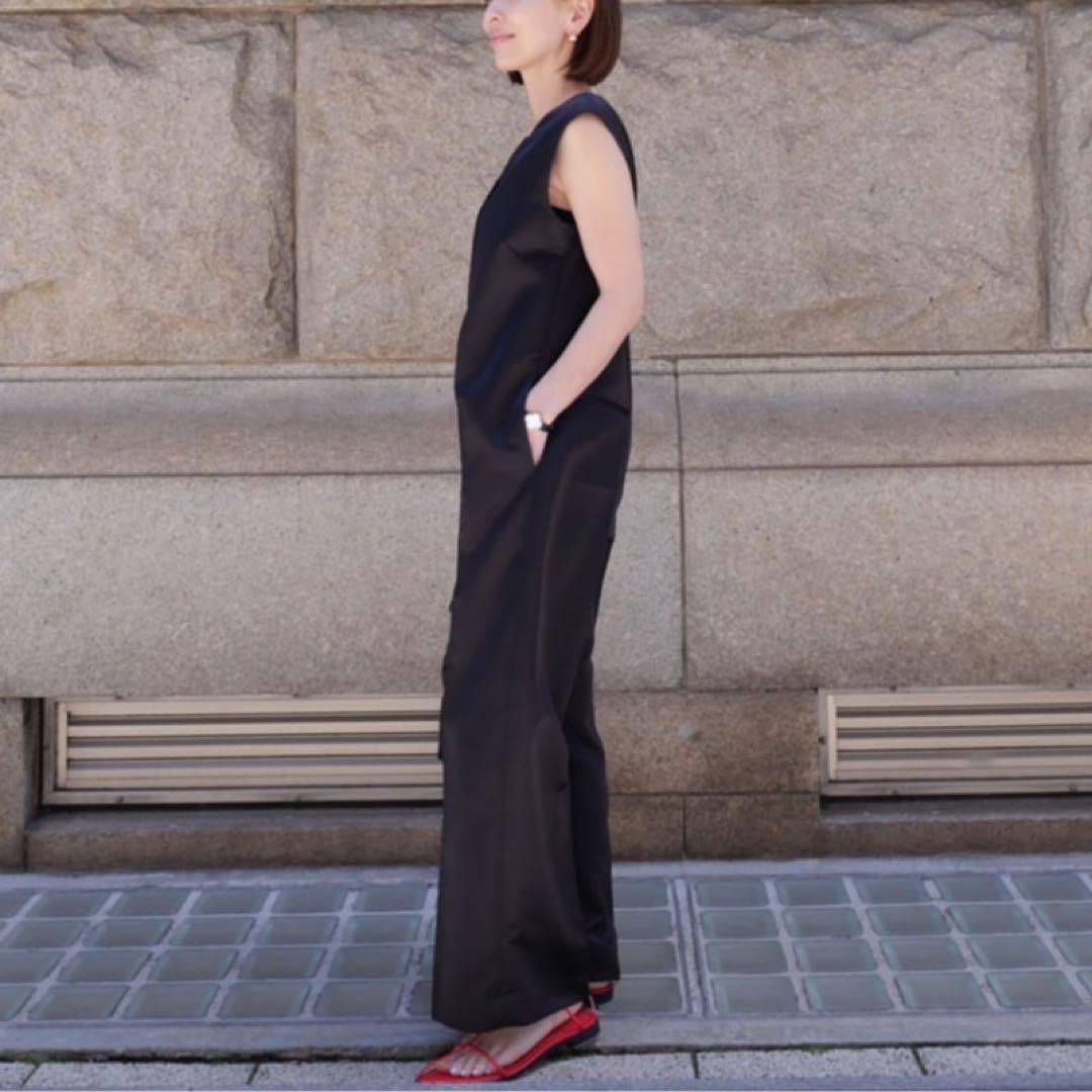 美品　Heve　レディース　サテン　オールインワン　M　ブラック