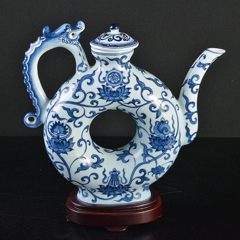 中国　大明成化年製　故宮博物院模造　青花　唐草文　龍持ち手　水注　VR7102B