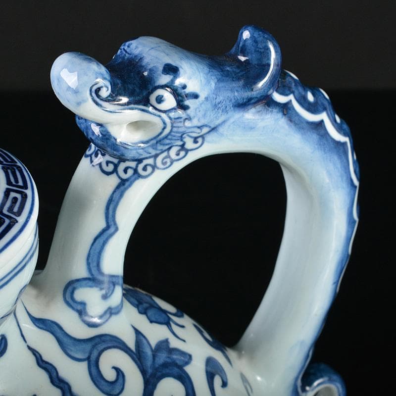 中国　大明成化年製　故宮博物院模造　青花　唐草文　龍持ち手　水注　VR7102B