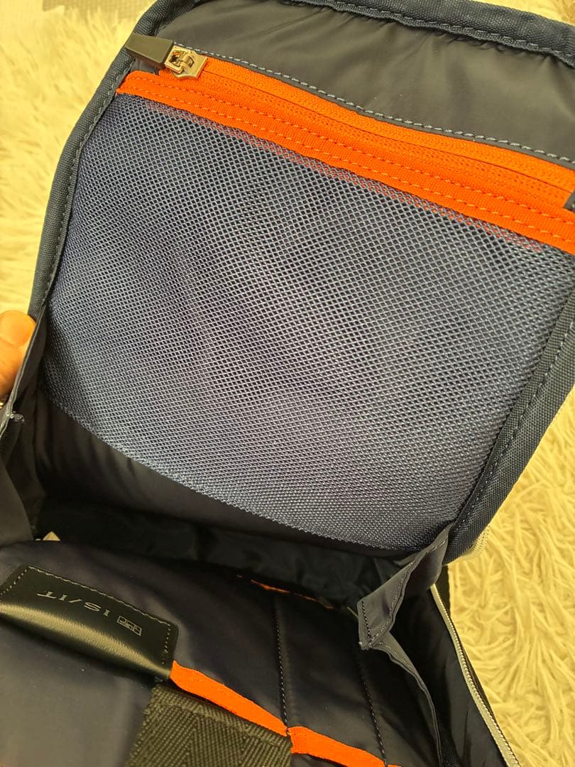 ✨未使用✨イズイット ボディバッグ IS/IT ワンショルダーバッグ A5