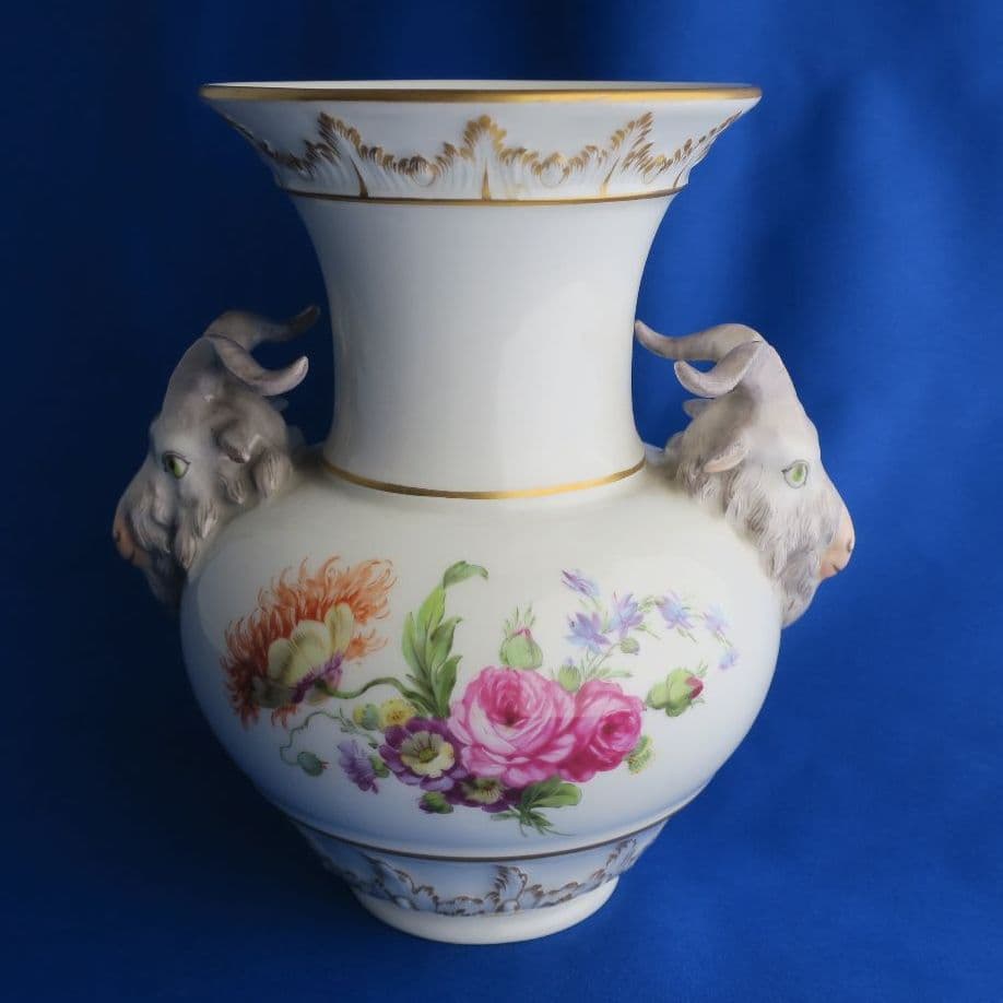 【KPMベルリン】気品あふれるフォルムの花瓶（17cm）