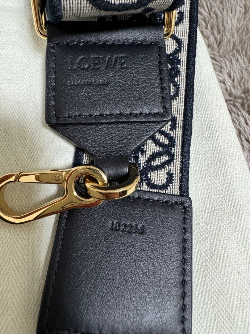 ロエベ　ショルダーストラップ　ネイビー