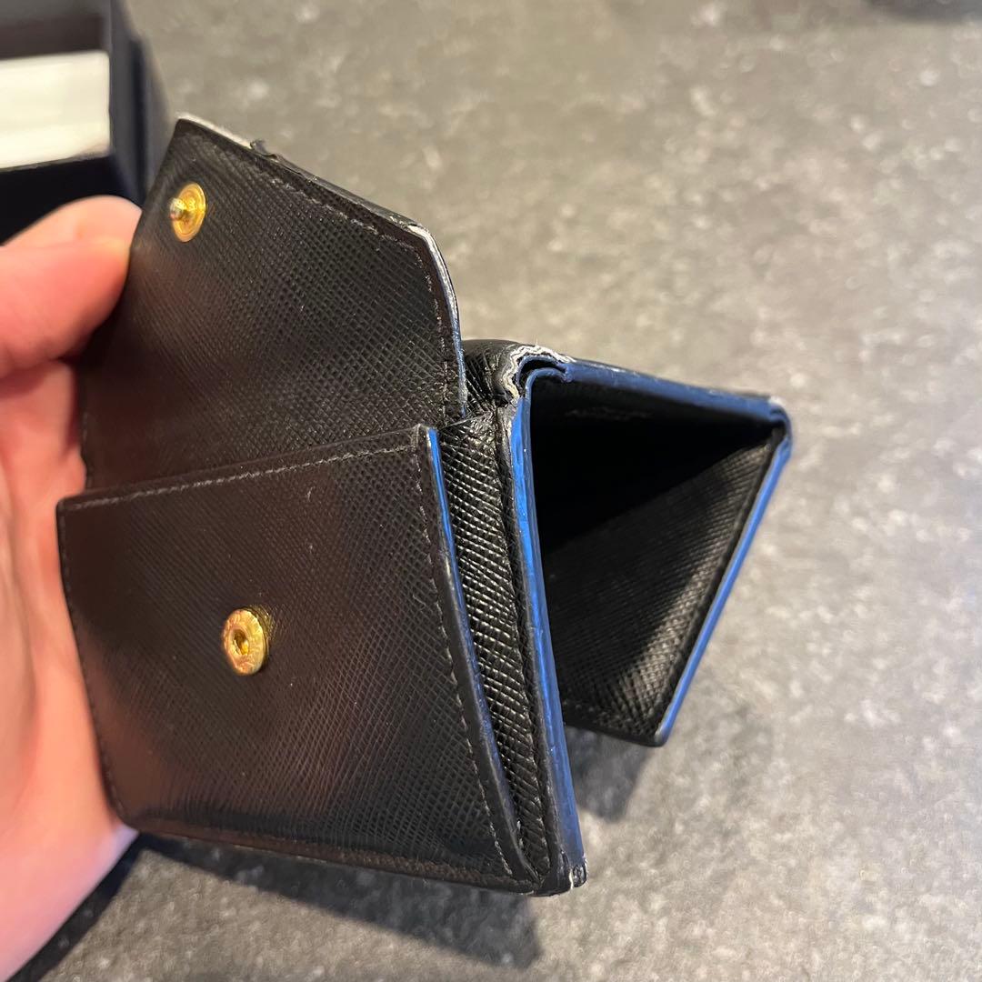 PRADA ブラック 三つ折り財布 サフィアーノレザー
