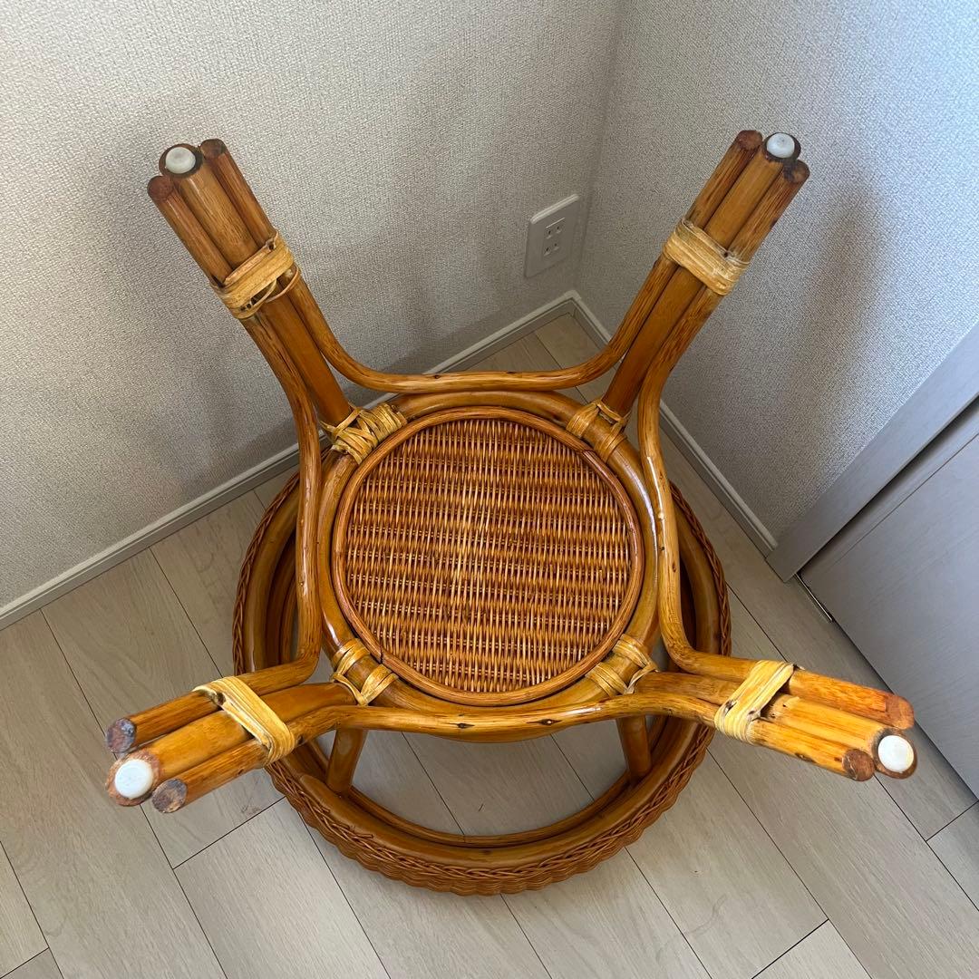 ガラス天板×籐ラタンフレーム　丸テーブル　ラタン　レトロ