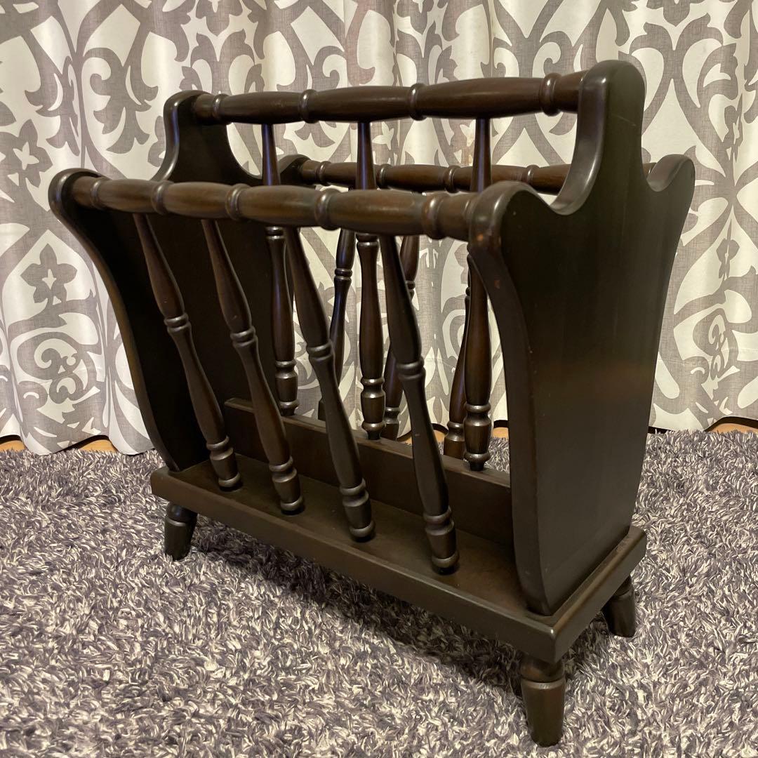 Authentic Furniture Products社製 マガジンラック