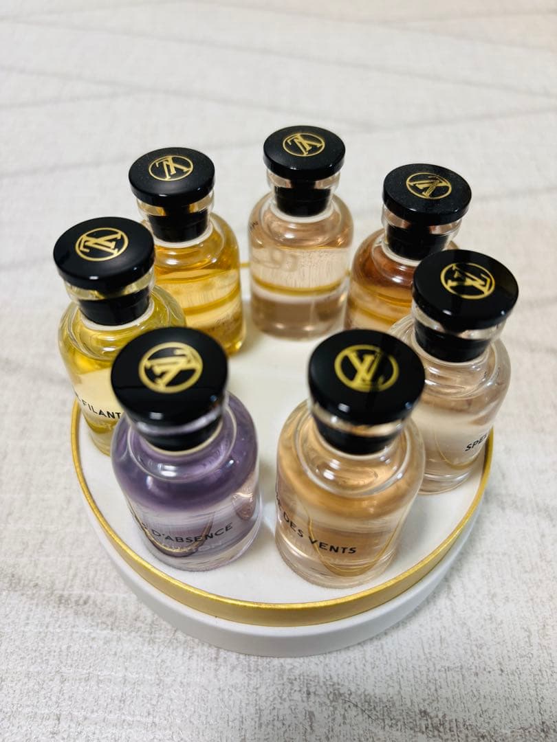 ま*ん様 LOUIS VUITTON 香水セット 8本入り