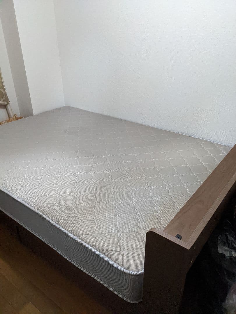 ダブルベッド（マットレス付き）