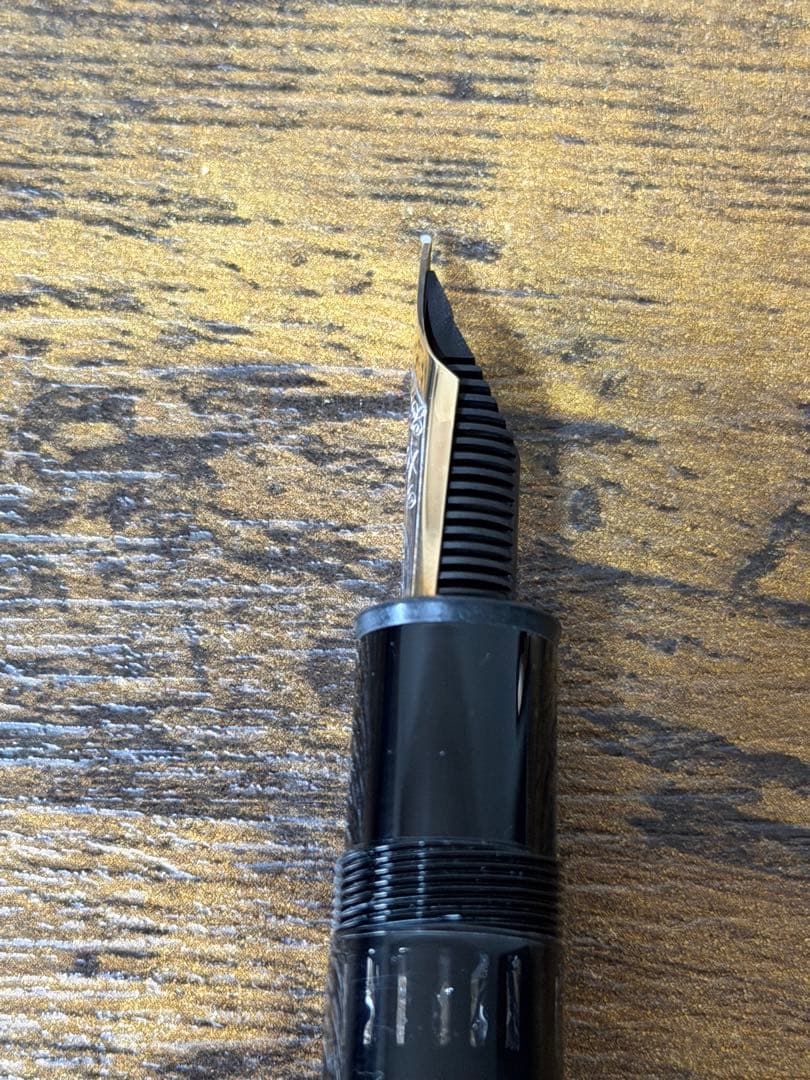 未使用に近い　149 14C 2段エボナイトペン芯　バイカラー　万年筆　F