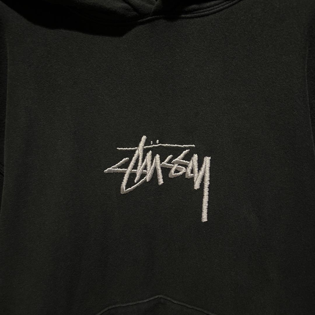 【即完売モデル】ステューシー☆センター刺繍ロゴ　人気デザイン　パーカー