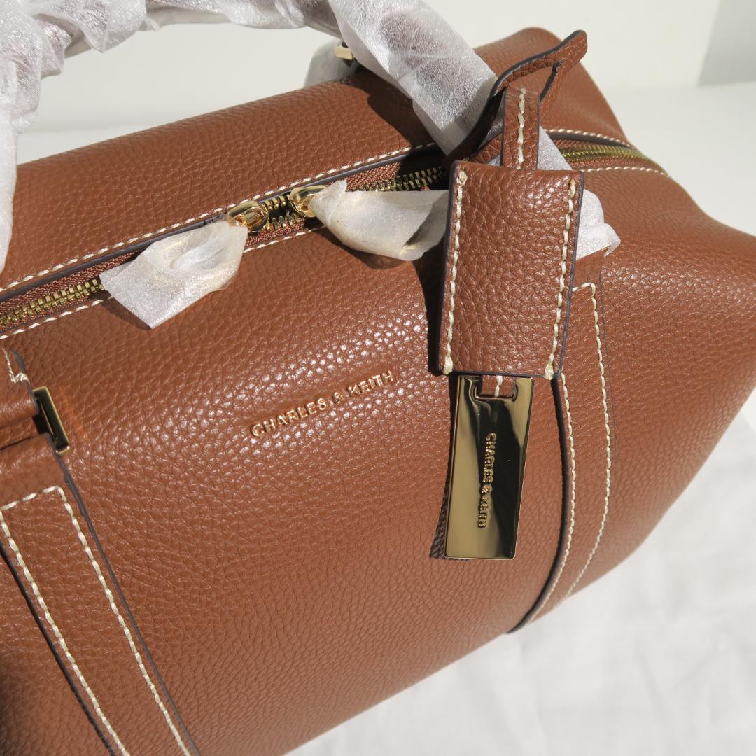 CHARLES & KEITH Chance チャンス レザーボウリングバッグ