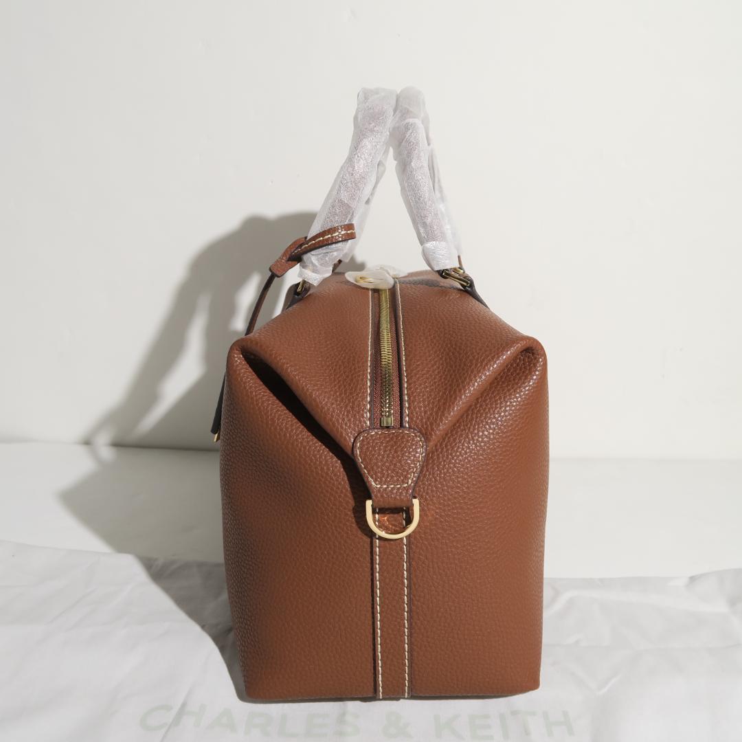 CHARLES & KEITH Chance チャンス レザーボウリングバッグ