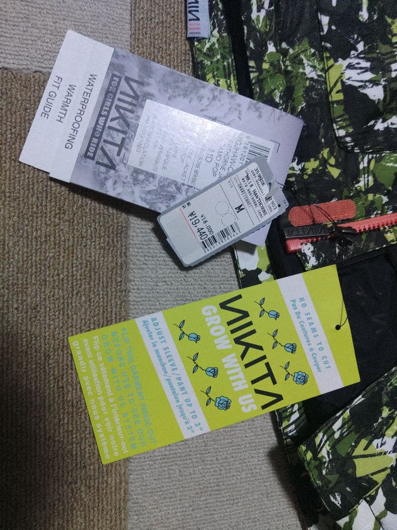 NIKITAスノーボードウェア 花柄 上下セット新品・未使用　 M (150？)