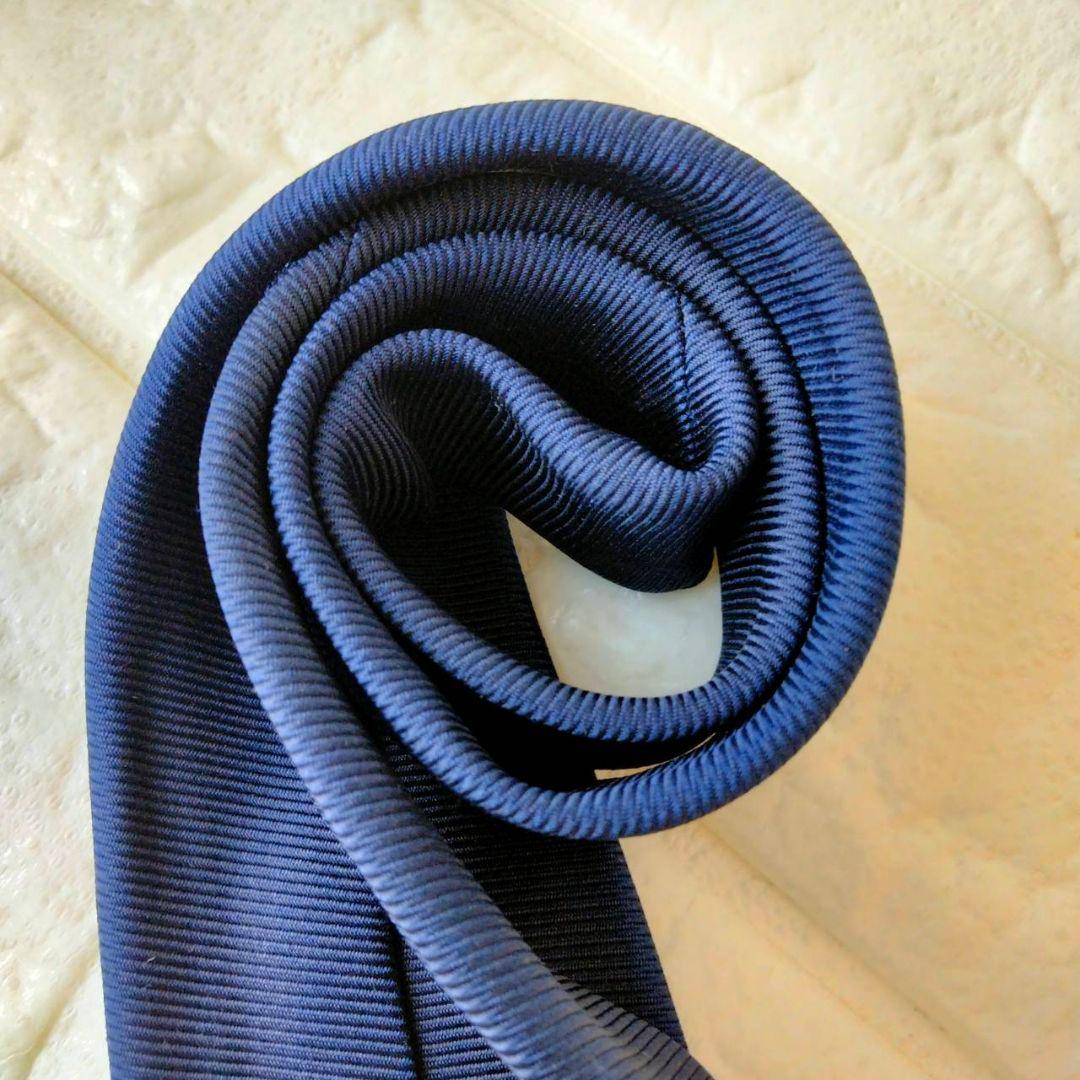 ドレイクス【美品】ネクタイ　シルク100%　イングランド製　ネイビー系