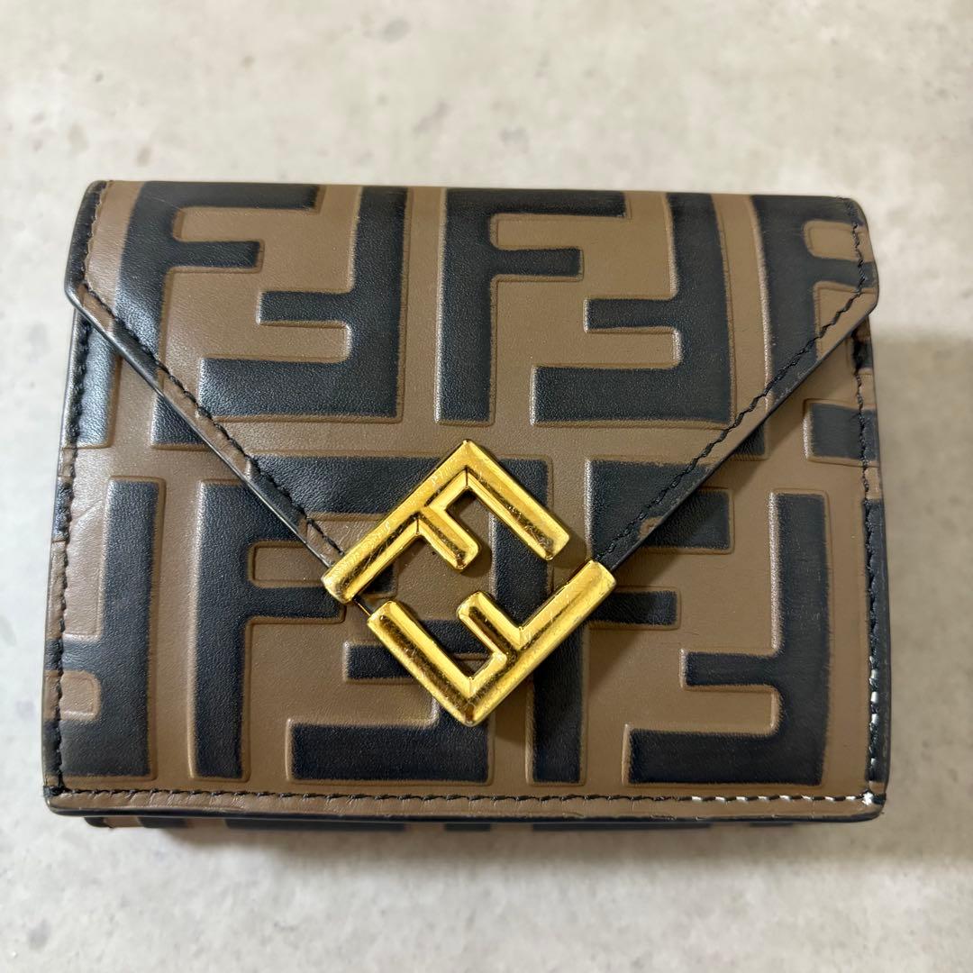 FENDI 三つ折り 財布 FF ダイヤモンド ズッカ