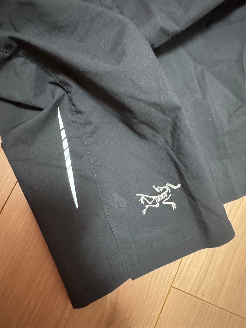 arcteryx ブラック 美品ハーフパンツ ジッパーポケット付き