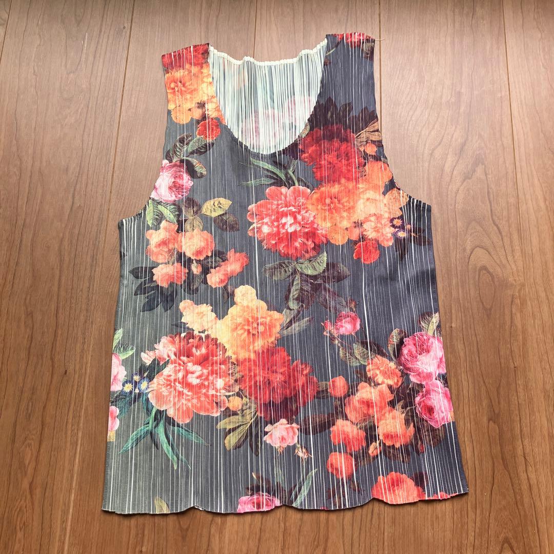 プリーツプリーズ　訳あり　タンクトップ