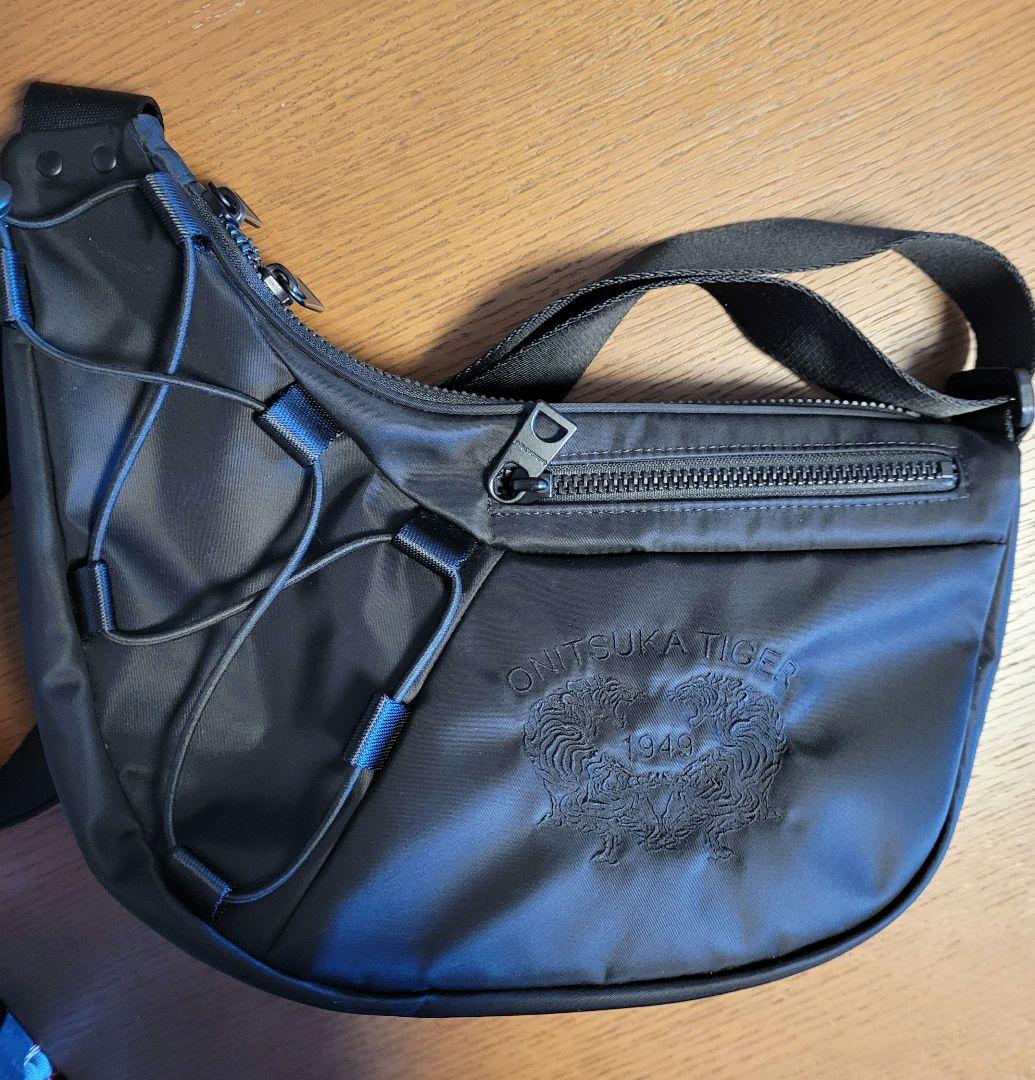 オニツカタイガー　ショルダーバック　ユニセックス