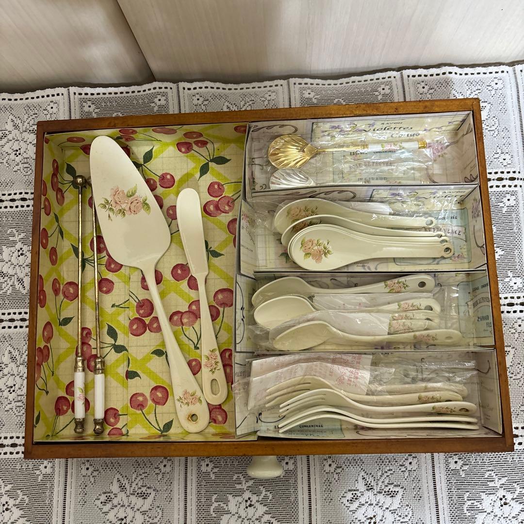 イマン　ダイアナローズ　カトラリーセット