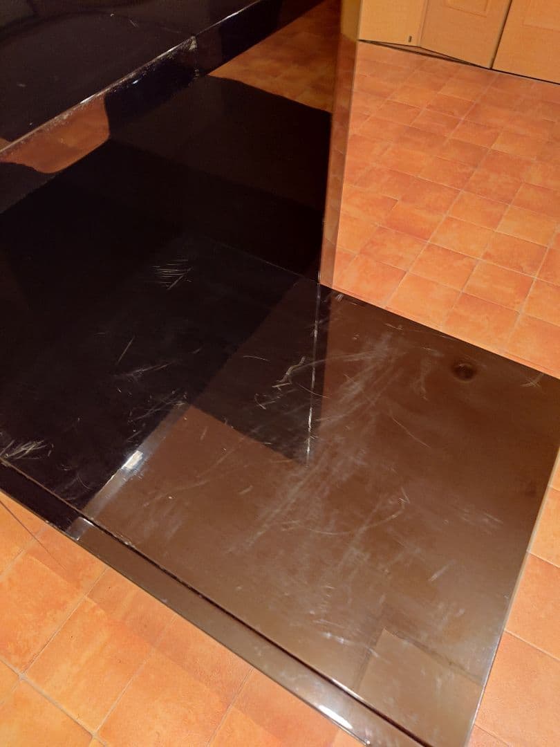 お洒落な黒のモダンキャビネット　飾り棚　 4扉