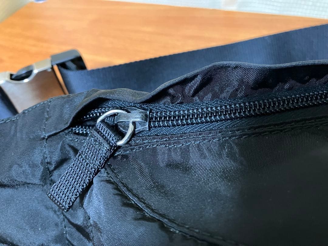 【美品】プラダ PRADA ボディバッグ ウエストポーチ ブラック V132