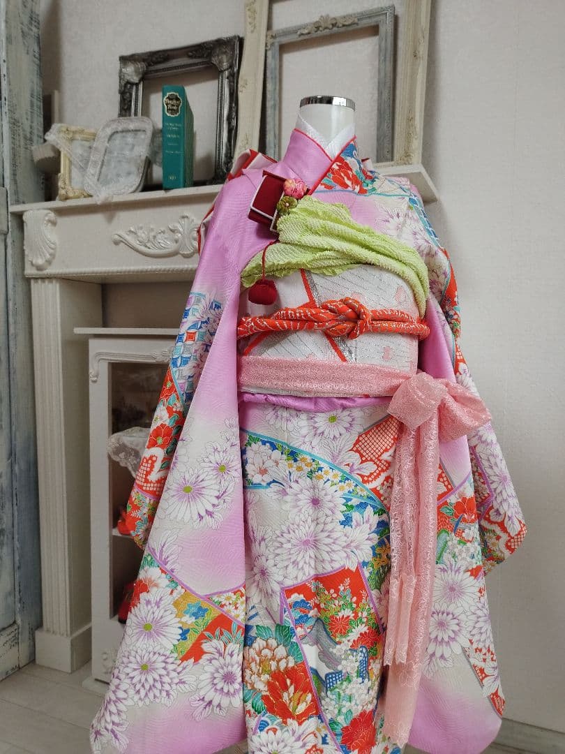 薄いピンク紫の着物に孔雀のハートが可愛い帯のセット