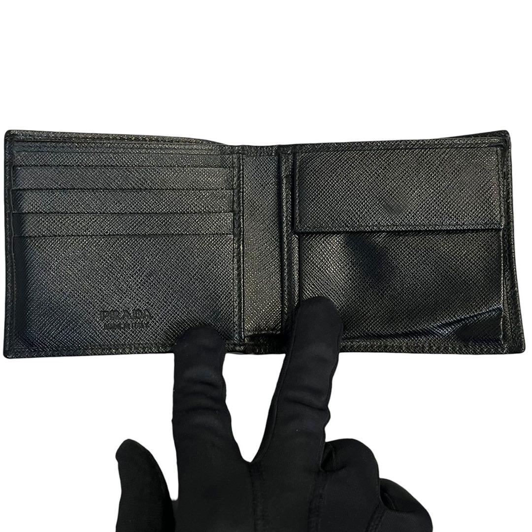 レア✨　PRADA プラダ　二つ折り財布 三角ロゴ サフィアーノ レザー　黒色