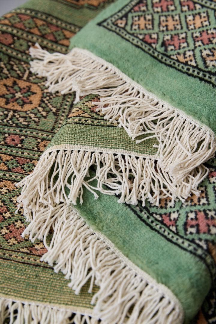 新品　大型ヴィンテージラグ　パキスタン絨毯（242×152cm）緑　茶　黒　黄