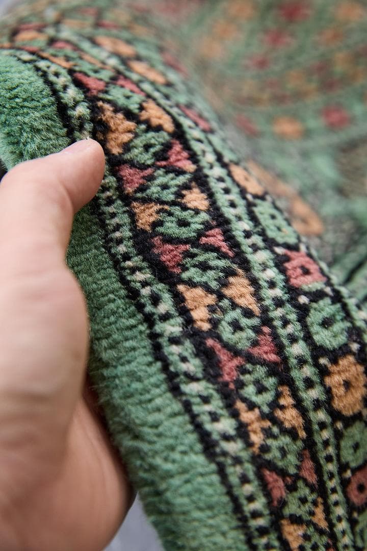 新品　大型ヴィンテージラグ　パキスタン絨毯（242×152cm）緑　茶　黒　黄