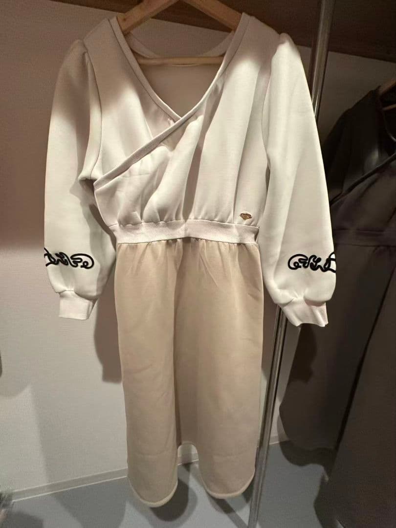 新品未使用【SUKALA】エアーカシュクールワンピース ｍ　訳あり