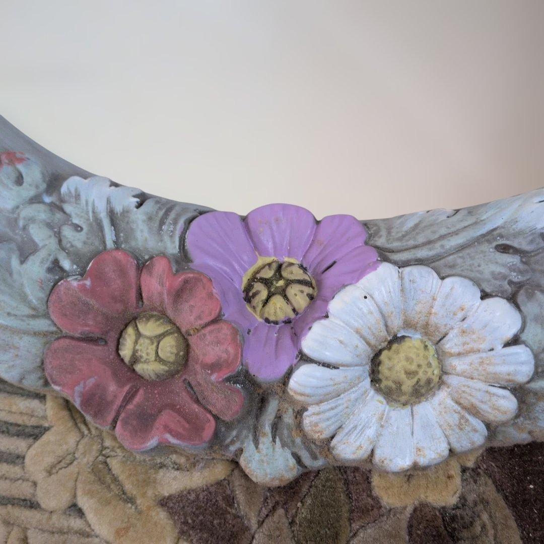 花柄彫刻の楕円形壁掛け鏡