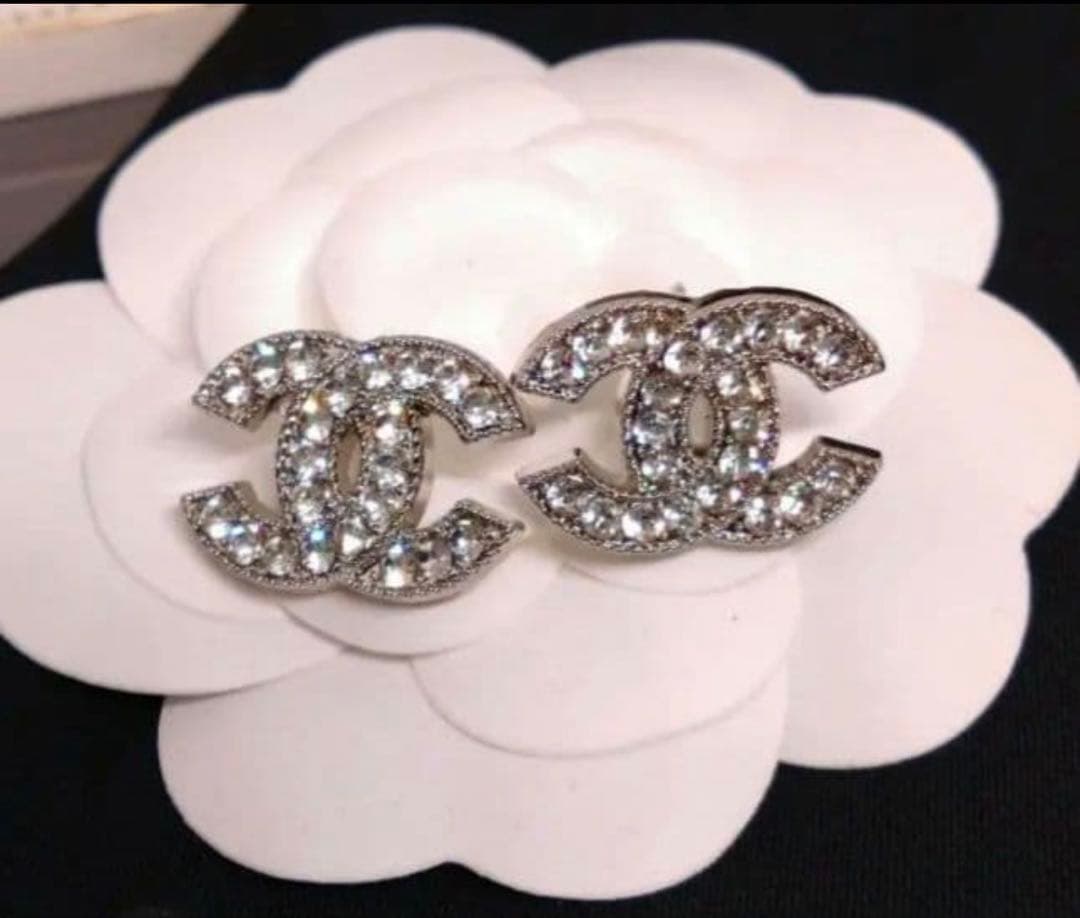 CHANEL CCロゴ クリスタルピアス